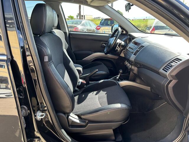 MITSUBISHI OUTLANDER 2.2 TDI AUTO 4X4 SPANISH LHD IN SPAIN 165000 MILES 7 SEATS 2010